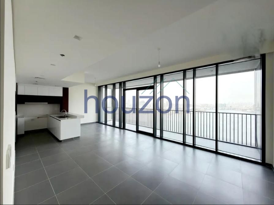Modern 3BR+ M/Room | Skyline + Sea View