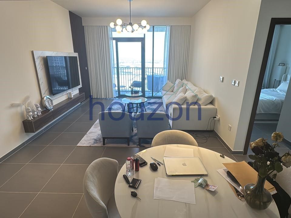 Spacious 1BR | Vacant | High Floor | Sea View