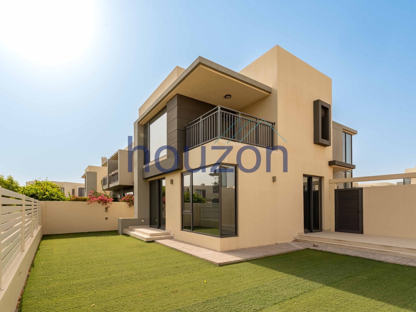 Chiller Fee 4+ Maids | Corner unit  | Vacant