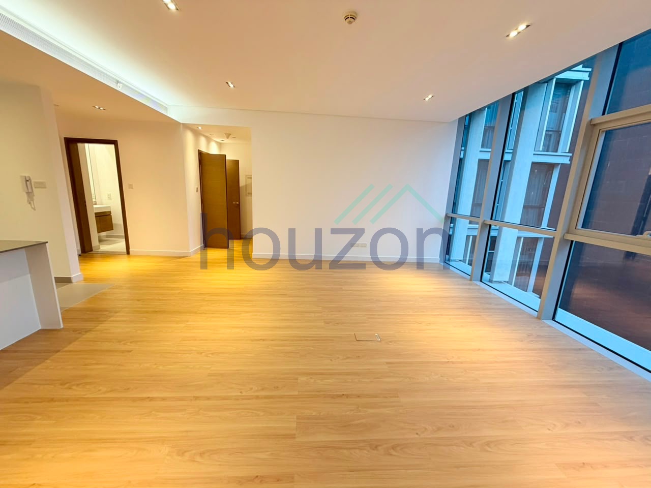 Modern+Renovated 1BR | Courtyard View | 6 Cheques
