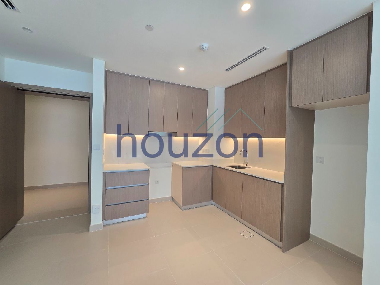 1BR Brand New | Spacious | Steps To The Mall