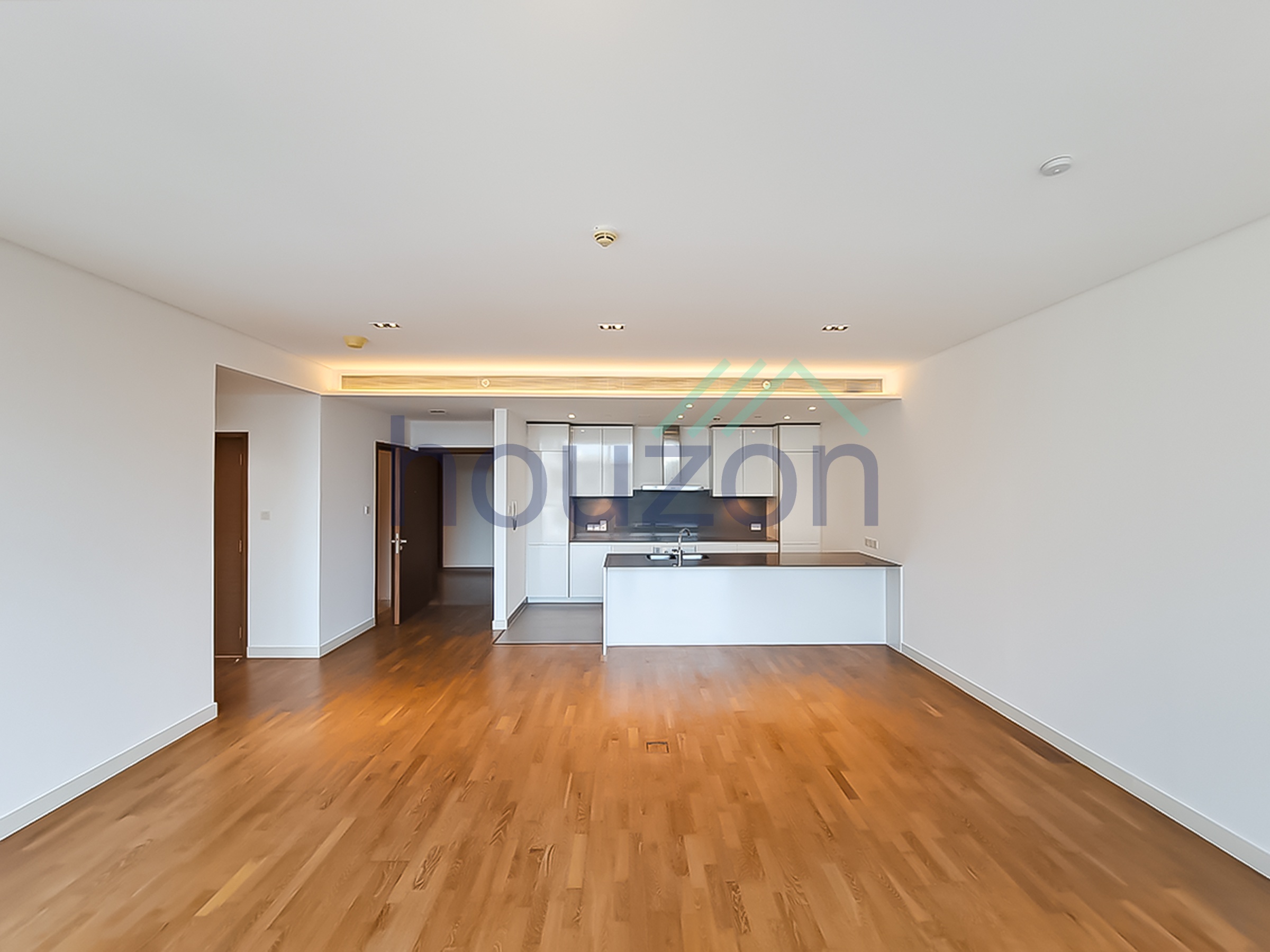 Spacious 1BR | Courtyard View | Near Mall