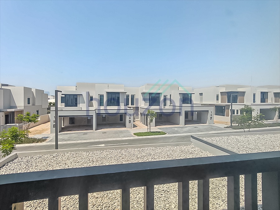Spacious 4BR | Mid Unit | Direct Clients