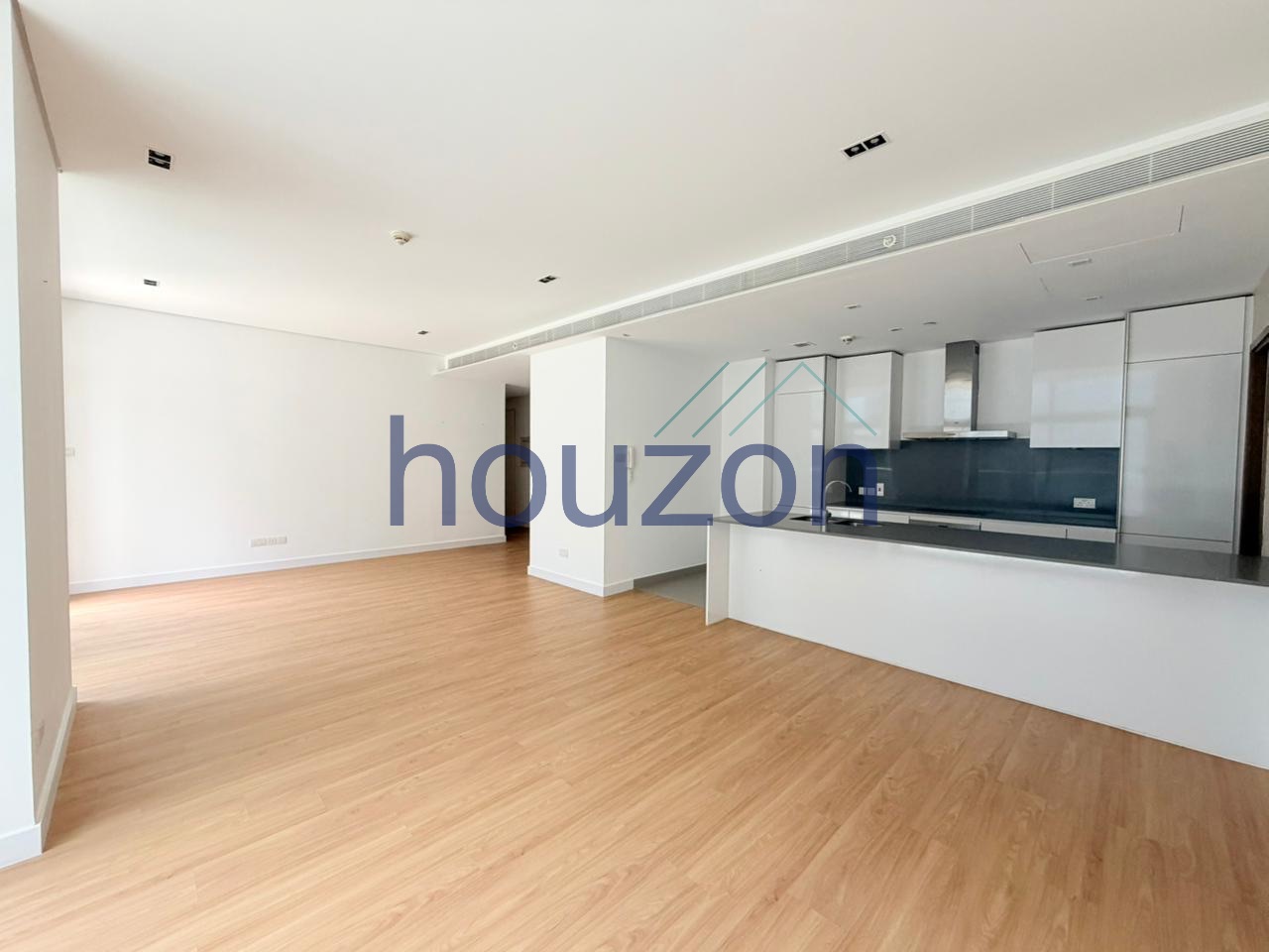 Modern+Huge 2BR+M/R | No Construction | Best Price