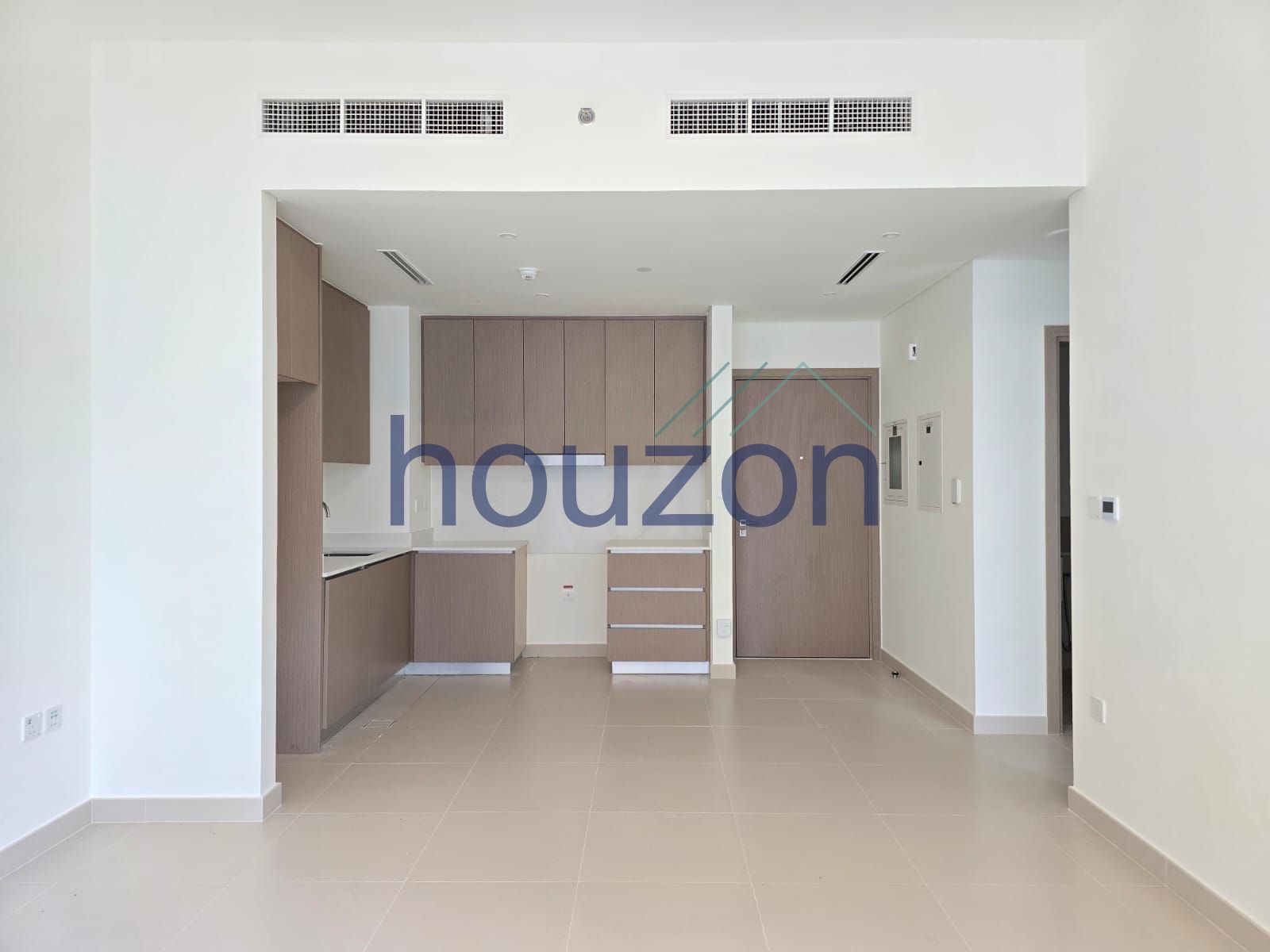 Vacant 1BR | Prime Location | Great Investment