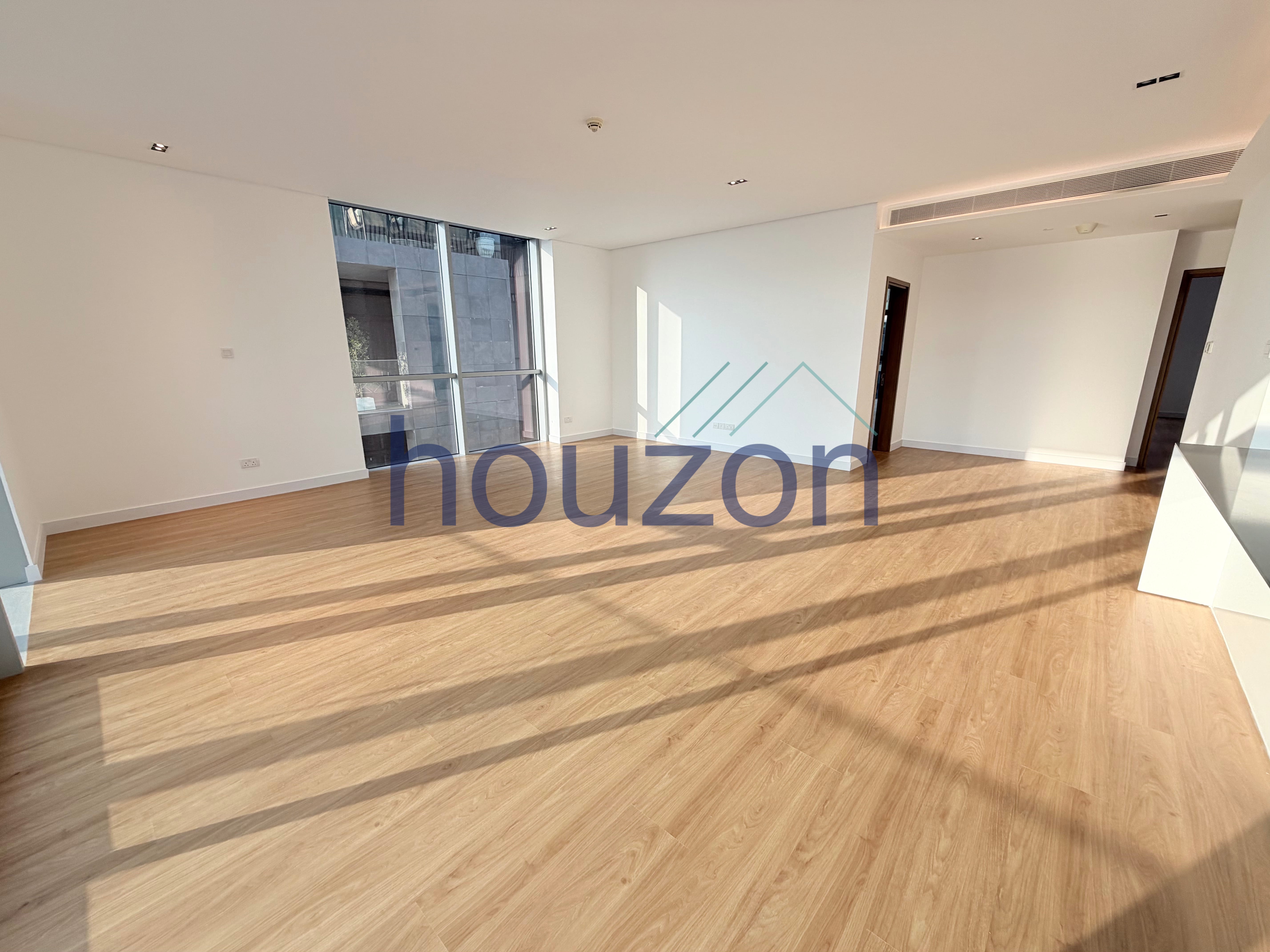 Modern+Renovated 3BR+M/R | Near Mall | Best Price