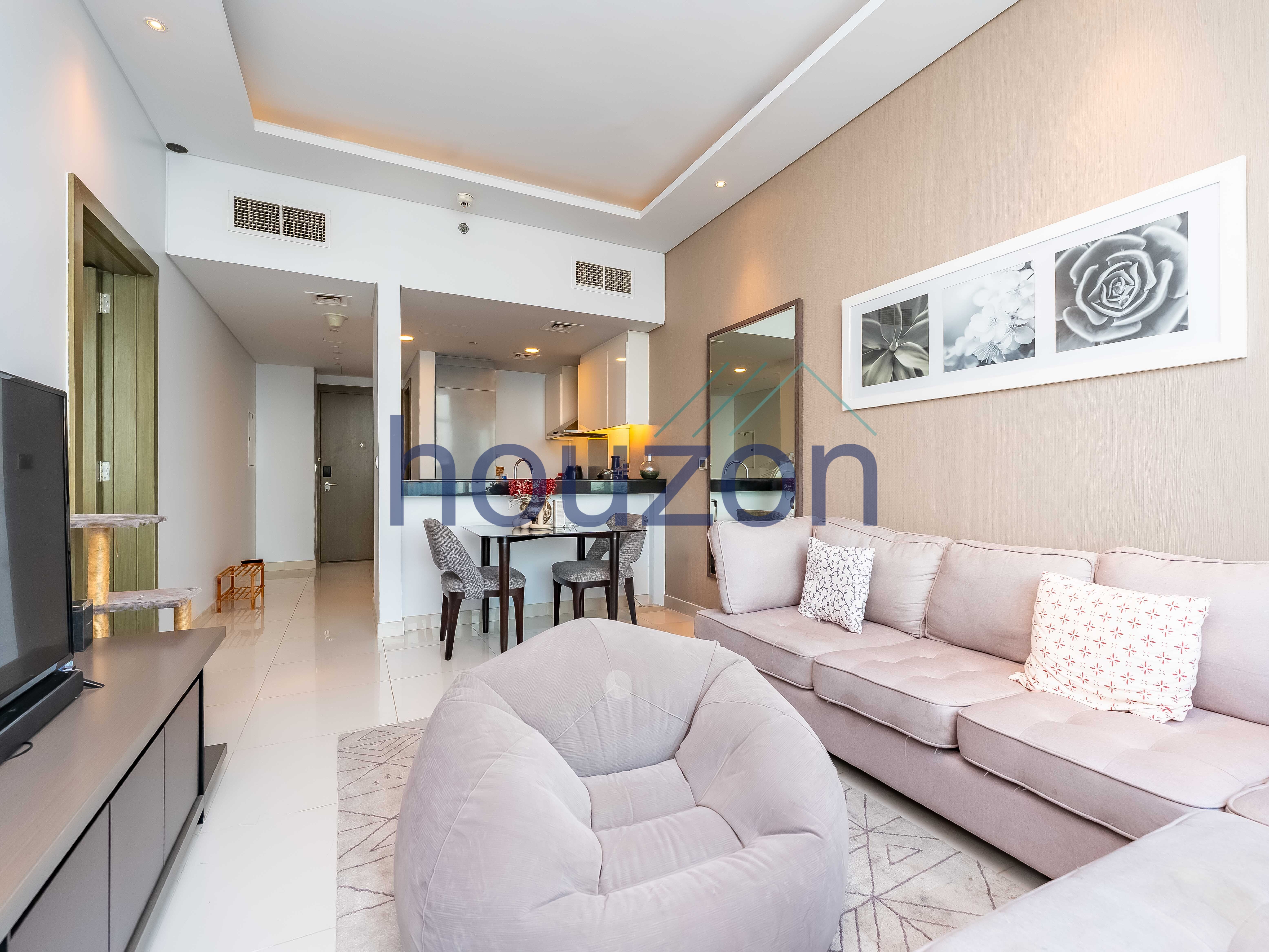Bright + Spacious 1BR | Vacant | Canal View