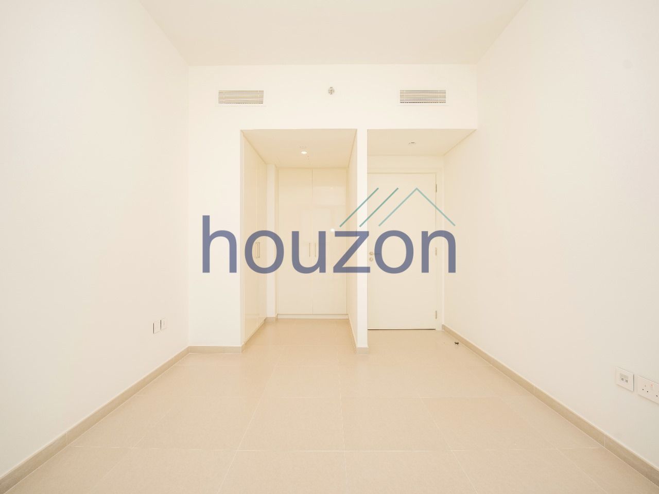 Bright 1BR | Big Layout | Great Investment