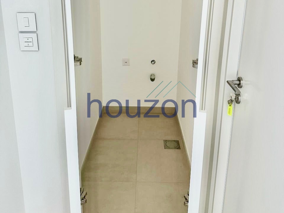 High Floor 1BR | City Views | Vacant | Big Layout