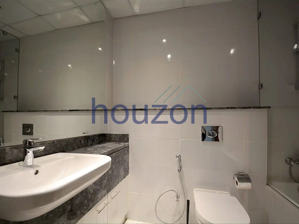 Luxurious + Bright 2BR | Vacant | Canal View