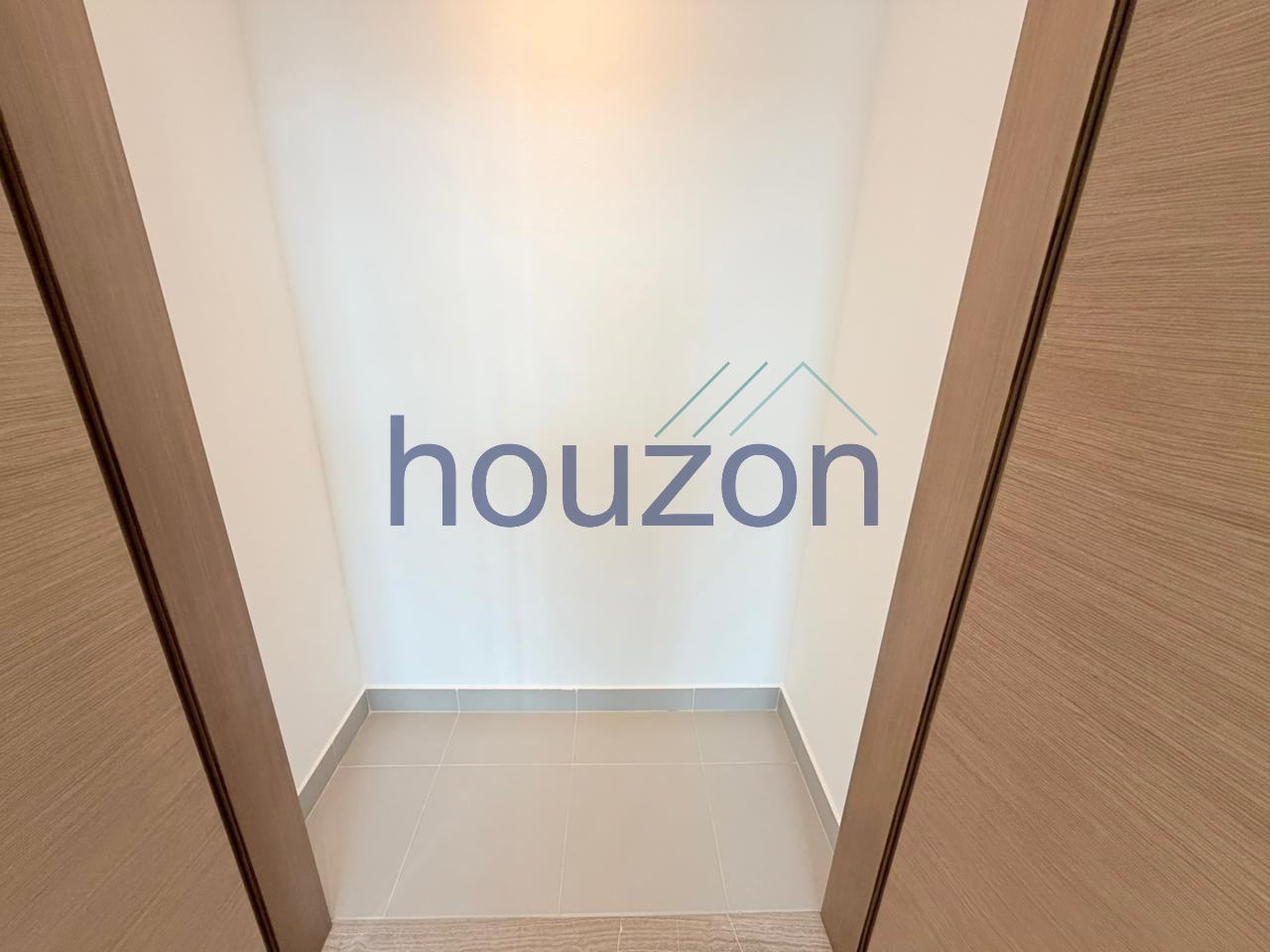 Modern+Renovated 1BR | No Construction | Balcony