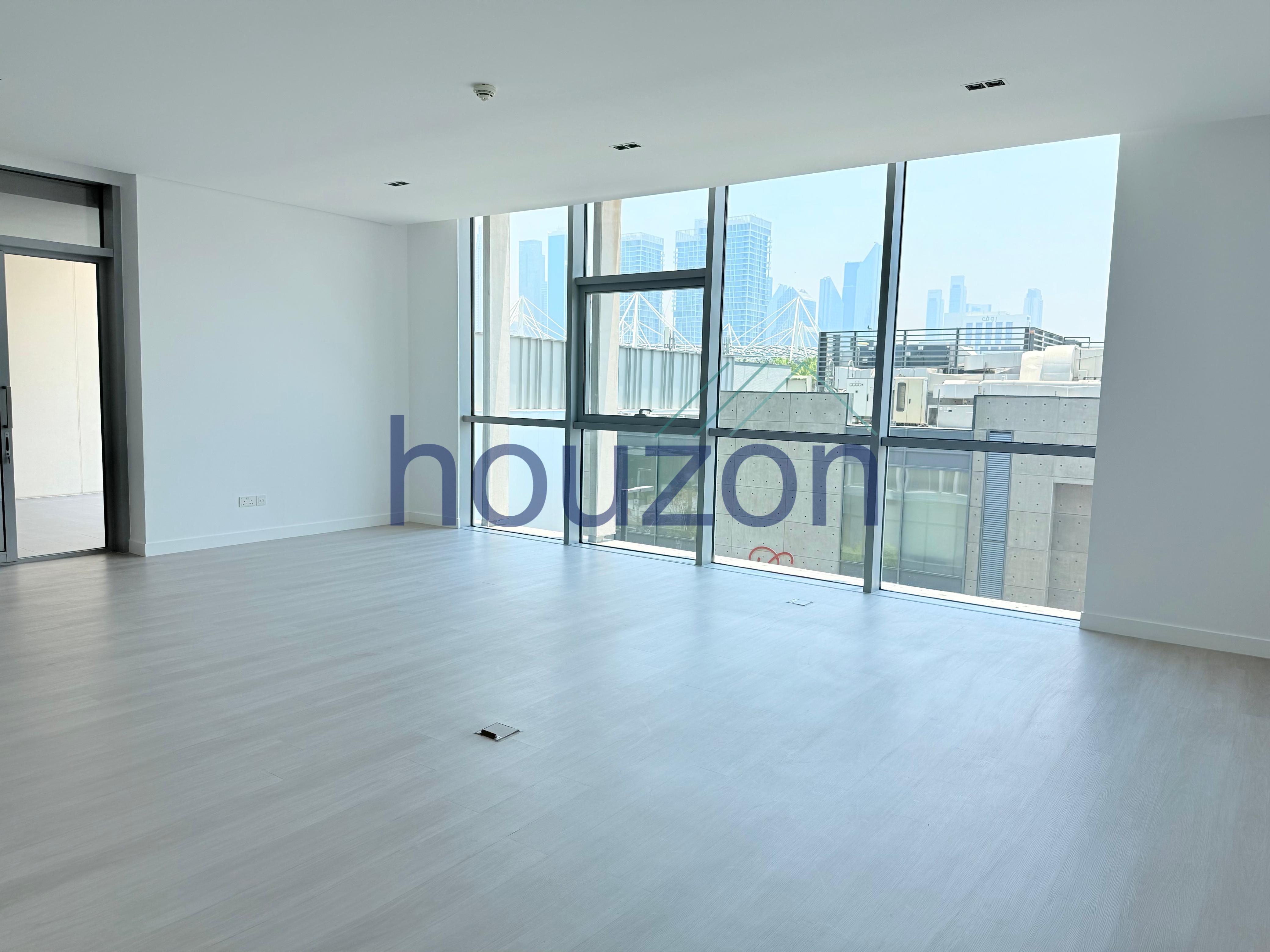 Newly Renovated + Spacious 1BR | Vacant | Near Mall