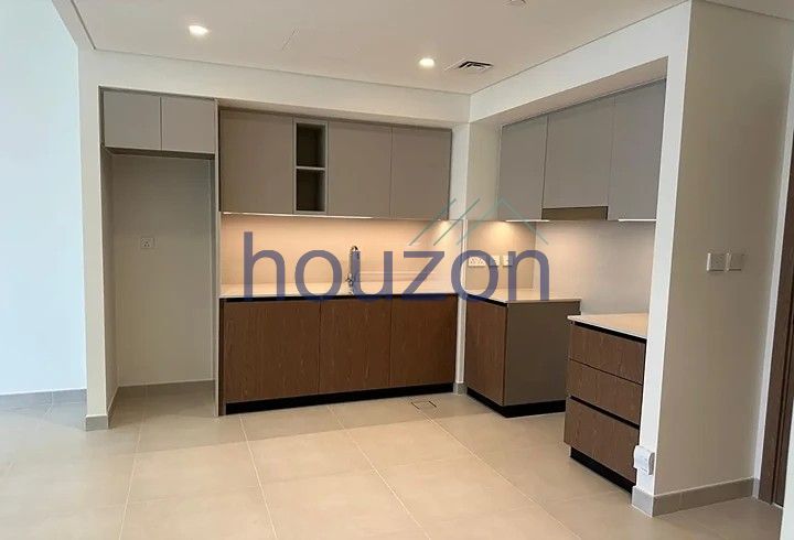 Bright 1BR |  High Floor | Burj + Sea View