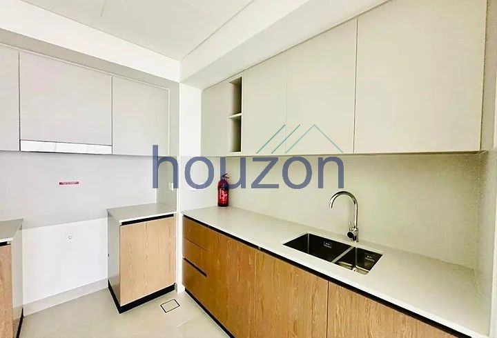 Spacious 3BR + M/R | High Floor | Canal View