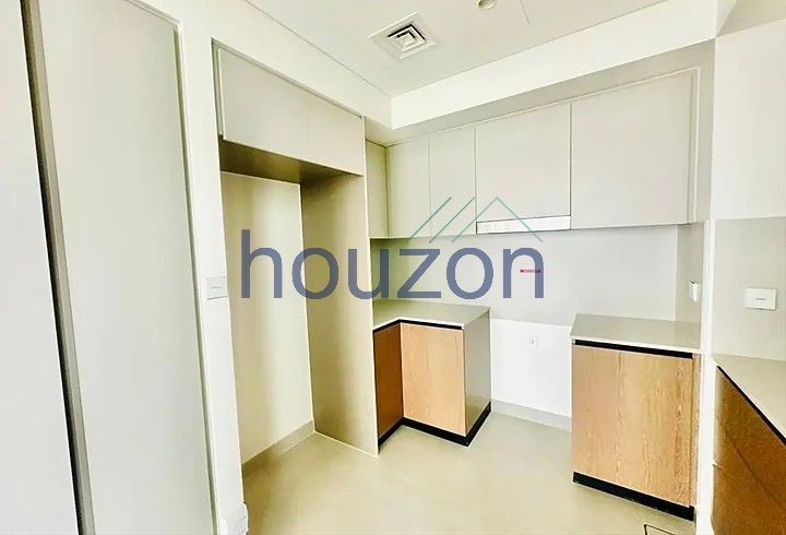 Spacious 3BR + M/R | High Floor | Canal View